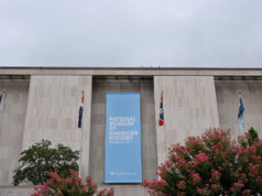 Gedung Putih Mengkritik Museum Smithsonian karena ‘Aktivisme Politik Ekstrim’
| beritakitanih Gedung Putih Mengkritik Museum Smithsonian karena 'Aktivisme Politik Ekstrim'
| beritakitanih