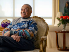 George E. Johnson, Yang Membangun Kerajaan Perawatan Rambut Hitam, Meninggal di Usia 99 Tahun
| beritakitanih George E. Johnson, Yang Membangun Kerajaan Perawatan Rambut Hitam, Meninggal di Usia 99 Tahun
| beritakitanih