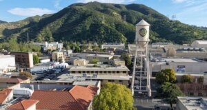 Grup Bioskop Mendukung Gugatan untuk Memblokir Penggabungan Paramount Dengan Warner Bros.
| beritakitanih Grup Bioskop Mendukung Gugatan untuk Memblokir Penggabungan Paramount Dengan Warner Bros.
| beritakitanih