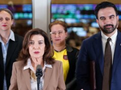 Gubernur New York Menandatangani Moratorium Pusat Data Pertama di Seluruh Negara Bagian
| beritakitanih Gubernur New York Menandatangani Moratorium Pusat Data Pertama di Seluruh Negara Bagian
| beritakitanih