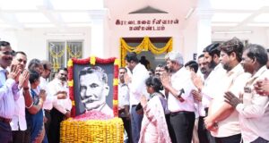 Gubernur Tamil Nadu Arlekar, CM Vijay memberikan penghormatan kepada Rettamalai Srinivasan pada hari ulang tahun kelahirannya
| beritakitanih Gubernur Tamil Nadu Arlekar, CM Vijay memberikan penghormatan kepada Rettamalai Srinivasan pada hari ulang tahun kelahirannya
| beritakitanih
