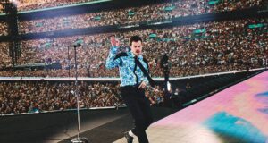 Harry Styles menutup residensi Wembley yang memecahkan rekor dengan perayaan Pride dan penampilan dari saudari Gemma
| beritakitanih Harry Styles menutup residensi Wembley yang memecahkan rekor dengan perayaan Pride dan penampilan dari saudari Gemma
| beritakitanih