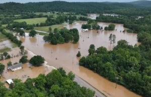 Helikopter Black Hawk Menyelamatkan Ratusan Orang Dari Perkemahan Musim Panas Saat Banjir
| beritakitanih Helikopter Black Hawk Menyelamatkan Ratusan Orang Dari Perkemahan Musim Panas Saat Banjir
| beritakitanih