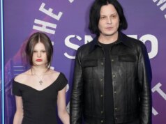 Jack White Menampilkan Lagu ‘Cannon’ White Stripes 1999 Bersama Putri Scarlett
| beritakitanih Jack White Menampilkan Lagu 'Cannon' White Stripes 1999 Bersama Putri Scarlett
| beritakitanih
