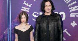 Jack White Menampilkan Lagu ‘Cannon’ White Stripes 1999 Bersama Putri Scarlett
| beritakitanih Jack White Menampilkan Lagu 'Cannon' White Stripes 1999 Bersama Putri Scarlett
| beritakitanih