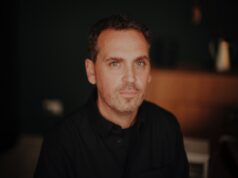 James Ford bercerita tentang menulis album baru ‘Lost In Another World’ saat menerima pengobatan leukemia
| beritakitanih James Ford bercerita tentang menulis album baru 'Lost In Another World' saat menerima pengobatan leukemia
| beritakitanih
