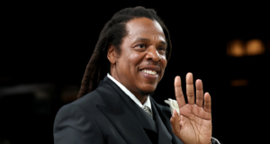 Jay-Z Mengatasi Penundaan Tiga Jam di Konser Yankee Stadium, Mengatakan Dia Ingin Menghindari Fans “Terinjak-injak”
| beritakitanih Jay-Z Mengatasi Penundaan Tiga Jam di Konser Yankee Stadium, Mengatakan Dia Ingin Menghindari Fans “Terinjak-injak”
| beritakitanih