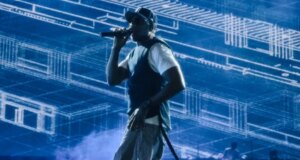 Jay-Z Menutup Yankee Stadium Dengan ‘The Blueprint’ & Tamu Istimewa: 7 Momen Terbaik”.
| beritakitanih Jay-Z Menutup Yankee Stadium Dengan 'The Blueprint' & Tamu Istimewa: 7 Momen Terbaik".
| beritakitanih