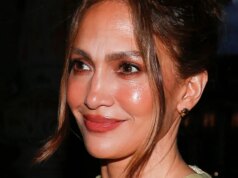 Jennifer Lopez Membawa Rambut Coquette ke Couture Week — Lihat Foto
| beritakitanih Jennifer Lopez Membawa Rambut Coquette ke Couture Week — Lihat Foto
| beritakitanih