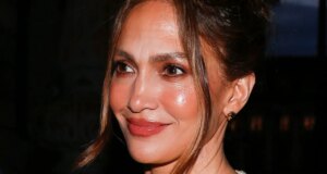 Jennifer Lopez Membawa Rambut Coquette ke Couture Week — Lihat Foto
| beritakitanih Jennifer Lopez Membawa Rambut Coquette ke Couture Week — Lihat Foto
| beritakitanih