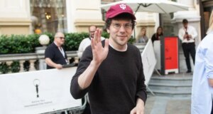 Jesse Eisenberg Mendapatkan Kewarganegaraan Polandia dan Ingin Lebih Banyak Bekerja di Eropa: Di AS, “Jenis Film yang Saya Suka Semakin Sulit Dibuat”
| beritakitanih Jesse Eisenberg Mendapatkan Kewarganegaraan Polandia dan Ingin Lebih Banyak Bekerja di Eropa: Di AS, “Jenis Film yang Saya Suka Semakin Sulit Dibuat”
| beritakitanih
