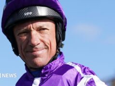 Jockey Dettori patah tulang rusuknya dalam kecelakaan mobil
| beritakitanih Jockey Dettori patah tulang rusuknya dalam kecelakaan mobil
| beritakitanih