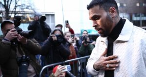 Juri Mengatakan Chris Brown Berutang kepada Pengurus Rumah Tangga $13 Juta karena Cacat dalam Serangan Penganiayaan Anjing
| beritakitanih Juri Mengatakan Chris Brown Berutang kepada Pengurus Rumah Tangga $13 Juta karena Cacat dalam Serangan Penganiayaan Anjing
| beritakitanih