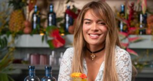 Karol G Membuat Koktail Bertema Tropicoqueta untuk TropiTournya & Momen Lebih Menggembirakan dalam Musik Latin
| beritakitanih Karol G Membuat Koktail Bertema Tropicoqueta untuk TropiTournya & Momen Lebih Menggembirakan dalam Musik Latin
| beritakitanih