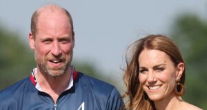 Kate Middleton & Pangeran William Berciuman di Momen PDA Kerajaan yang Langka
| beritakitanih Kate Middleton & Pangeran William Berciuman di Momen PDA Kerajaan yang Langka
| beritakitanih
