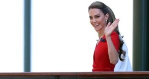 Kate Middleton Tampil Berbaju Merah di Wimbledon Setelah Pesan Candid Kanker
| beritakitanih Kate Middleton Tampil Berbaju Merah di Wimbledon Setelah Pesan Candid Kanker
| beritakitanih
