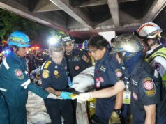 Kebakaran terjadi di sebuah pub di Bangkok, menewaskan sedikitnya 27 orang, kata para pejabat
| beritakitanih Kebakaran terjadi di sebuah pub di Bangkok, menewaskan sedikitnya 27 orang, kata para pejabat
| beritakitanih