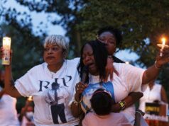 Keluarga, komunitas berkumpul untuk menghormati Philando Castile
| beritakitanih Keluarga, komunitas berkumpul untuk menghormati Philando Castile
| beritakitanih