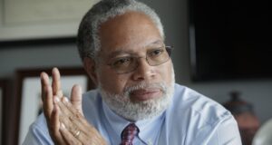 Ketua Smithsonian menekankan ‘akurasi dan integritas’ setelah laporan Gedung Putih
| beritakitanih Ketua Smithsonian menekankan 'akurasi dan integritas' setelah laporan Gedung Putih
| beritakitanih