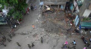 Korban tewas bertambah menjadi 3 akibat runtuhnya gedung Rohini
| beritakitanih Korban tewas bertambah menjadi 3 akibat runtuhnya gedung Rohini
| beritakitanih