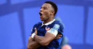 Kylian Mbappe bersinar saat Prancis menghormati Didier Deschamps dengan kemenangan Piala Dunia atas Swedia
| beritakitanih Kylian Mbappe bersinar saat Prancis menghormati Didier Deschamps dengan kemenangan Piala Dunia atas Swedia
| beritakitanih