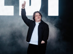 Lewis Capaldi bercanda tentang kata-kata kasar penjualan tiket Graham Norton selama headline Roundhay Festival: “Kamu membuatku khawatir!”
| beritakitanih Lewis Capaldi bercanda tentang kata-kata kasar penjualan tiket Graham Norton selama headline Roundhay Festival: “Kamu membuatku khawatir!”
| beritakitanih