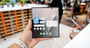 Lipatan layar Galaxy Z Fold 8 Ultra hilang dalam kebocoran hands-on terbaru (Video)
| beritakitanih Lipatan layar Galaxy Z Fold 8 Ultra hilang dalam kebocoran hands-on terbaru (Video)
| beritakitanih