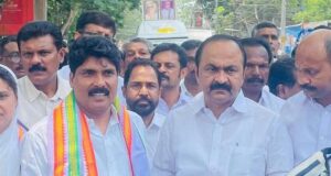 Longsornya Wayanad: CM Satheesan mengadakan pertemuan darurat; Menteri Pertanian menyebutnya bencana buatan manusia
| beritakitanih Longsornya Wayanad: CM Satheesan mengadakan pertemuan darurat; Menteri Pertanian menyebutnya bencana buatan manusia
| beritakitanih
