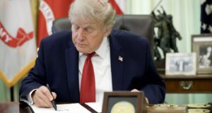 Mahkamah Agung memberikan beberapa pukulan terhadap agenda Trump namun memberinya kekuasaan yang lebih luas
| beritakitanih Mahkamah Agung memberikan beberapa pukulan terhadap agenda Trump namun memberinya kekuasaan yang lebih luas
| beritakitanih