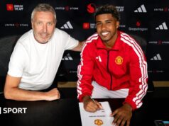 Man Utd menandatangani Santos senilai £48 juta dan mendekati Tielemans
| beritakitanih Man Utd menandatangani Santos senilai £48 juta dan mendekati Tielemans
| beritakitanih