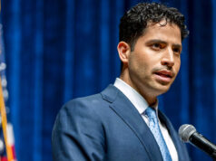 Manny Rutinel, seorang Progresif, Memenangkan Pratama Colorado untuk Kursi DPR Kompetitif
| beritakitanih Manny Rutinel, seorang Progresif, Memenangkan Pratama Colorado untuk Kursi DPR Kompetitif
| beritakitanih