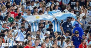 Mengapa Argentina bernyanyi tentang Inggris dan Falklands?
| beritakitanih Mengapa Argentina bernyanyi tentang Inggris dan Falklands?
| beritakitanih