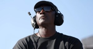 Mengapa Upper Deck Mengenang Aksi Pemasaran Michael Jordan yang Viral Sejak 1992
| beritakitanih Mengapa Upper Deck Mengenang Aksi Pemasaran Michael Jordan yang Viral Sejak 1992
| beritakitanih