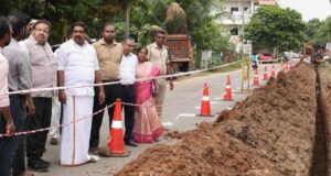 Menteri B. Rajkumar memeriksa proyek yang sedang berjalan di Cuddalore
| beritakitanih Menteri B. Rajkumar memeriksa proyek yang sedang berjalan di Cuddalore
| beritakitanih
