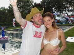 Nicola Peltz Beckham Pamer Tubuh Bikini Bersama Brooklyn di Pool Party
| beritakitanih Nicola Peltz Beckham Pamer Tubuh Bikini Bersama Brooklyn di Pool Party
| beritakitanih