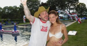 Nicola Peltz Beckham Pamer Tubuh Bikini Bersama Brooklyn di Pool Party
| beritakitanih Nicola Peltz Beckham Pamer Tubuh Bikini Bersama Brooklyn di Pool Party
| beritakitanih