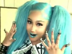 North West Memamerkan Tampilan Terinspirasi Zombie Dengan Bibir Biru dan Tindik Wajah
| beritakitanih North West Memamerkan Tampilan Terinspirasi Zombie Dengan Bibir Biru dan Tindik Wajah
| beritakitanih