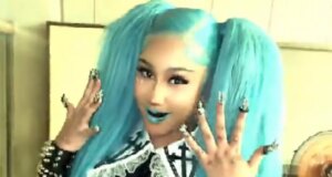 North West Memamerkan Tampilan Terinspirasi Zombie Dengan Bibir Biru dan Tindik Wajah
| beritakitanih North West Memamerkan Tampilan Terinspirasi Zombie Dengan Bibir Biru dan Tindik Wajah
| beritakitanih