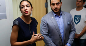 Ocasio-Cortez Mendukung Abdul El-Sayed dalam Perlombaan Penting Senat Michigan
| beritakitanih Ocasio-Cortez Mendukung Abdul El-Sayed dalam Perlombaan Penting Senat Michigan
| beritakitanih