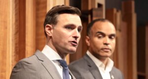 Oregon DA Mencabut Mosi untuk Menunda Penggabungan Paramount-Warner Bros
| beritakitanih Oregon AG Mencari Penundaan Penggabungan Paramount-Warner Bros., Menyarankan Persetujuan DOJ 'Korup'
| beritakitanih