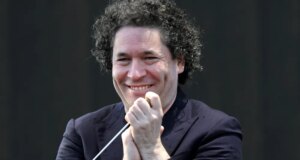 Paruh Waktu Final Piala Dunia Menambahkan New York Philharmonic dan Orkestra Simfoni Simón Bolívar Venezuela, yang Akan Dilakukan oleh Gustavo Dudamel (EKSKLUSIF)
| beritakitanih Paruh Waktu Final Piala Dunia Menambahkan New York Philharmonic dan Orkestra Simfoni Simón Bolívar Venezuela, yang Akan Dilakukan oleh Gustavo Dudamel (EKSKLUSIF)
| beritakitanih