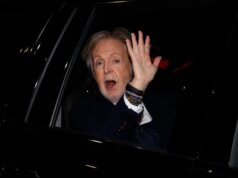 Paul McCartney Memainkan Beatles Classic untuk Pertama Kalinya Sejak 1964 di Pernikahan Taylor Swift
| beritakitanih Paul McCartney Memainkan Beatles Classic untuk Pertama Kalinya Sejak 1964 di Pernikahan Taylor Swift
| beritakitanih