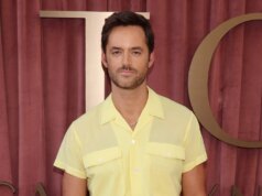 Pencipta ‘Love Story’ Connor Hines Menandatangani Kesepakatan Netflix, Membuat Drama Golf ‘Jupiter Island’
| beritakitanih Pencipta 'Love Story' Connor Hines Menandatangani Kesepakatan Netflix, Membuat Drama Golf 'Jupiter Island'
| beritakitanih