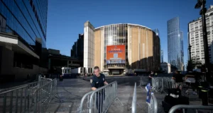 Pernikahan Taylor Swift-Travis Kelce menerima perimeter keamanan ala Knicks di Madison Square Garden
| beritakitanih Pernikahan Taylor Swift-Travis Kelce menerima perimeter keamanan ala Knicks di Madison Square Garden
| beritakitanih