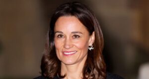 Pippa Middleton Menarik Perhatian Dengan Penampilan Langka di Wimbledon 2026
| beritakitanih Pippa Middleton Menarik Perhatian Dengan Penampilan Langka di Wimbledon 2026
| beritakitanih