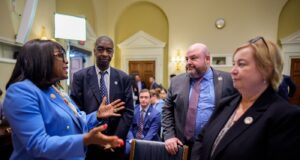 Presiden Trump membersihkan rumah di Komisi Bantuan Pemilu bipartisan
| beritakitanih Presiden Trump membersihkan rumah di Komisi Bantuan Pemilu bipartisan
| beritakitanih