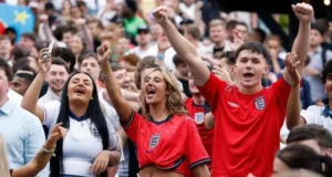 Pub dan polisi bersiap untuk kick-off Inggris-Meksiko pukul 01.00 setelah putaran balik FIFA
| beritakitanih Pub dan polisi bersiap untuk kick-off Inggris-Meksiko pukul 01.00 setelah putaran balik FIFA
| beritakitanih
