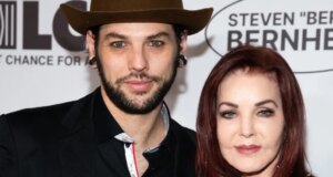 Putra Priscilla Presley, Navarone, Membela GoFundMe untuk Bisnis Pizza Pribadi
| beritakitanih Putra Priscilla Presley, Navarone, Membela GoFundMe untuk Bisnis Pizza Pribadi
| beritakitanih