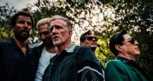 Queens Of The Stone Age kembali dengan single baru psychedelic ‘Easy Street’: “Ini seperti memukul tulang lucu Anda, yang lucu karena menyakitkan dan menyakitkan karena lucu”
| beritakitanih Queens Of The Stone Age kembali dengan single baru psychedelic 'Easy Street': “Ini seperti memukul tulang lucu Anda, yang lucu karena menyakitkan dan menyakitkan karena lucu”
| beritakitanih