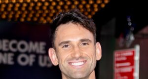 Reaksi Carl Radke terhadap Nominasi Emmy “Surreal” Summer House
| beritakitanih Reaksi Carl Radke terhadap Nominasi Emmy "Surreal" Summer House
| beritakitanih